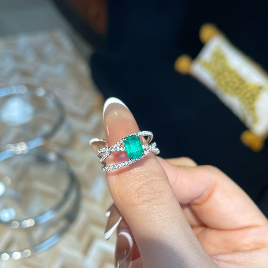 14k Gold 1.36 Ctw Vivid Green Natural Emerald & Diamond Ring - 3