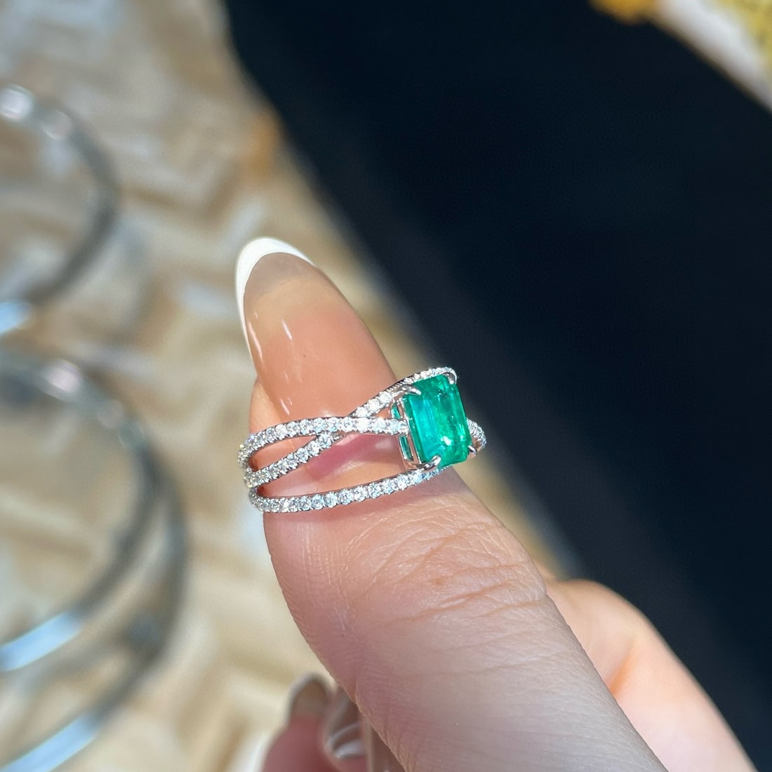 14k Gold 1.36 Ctw Vivid Green Natural Emerald & Diamond Ring - 4