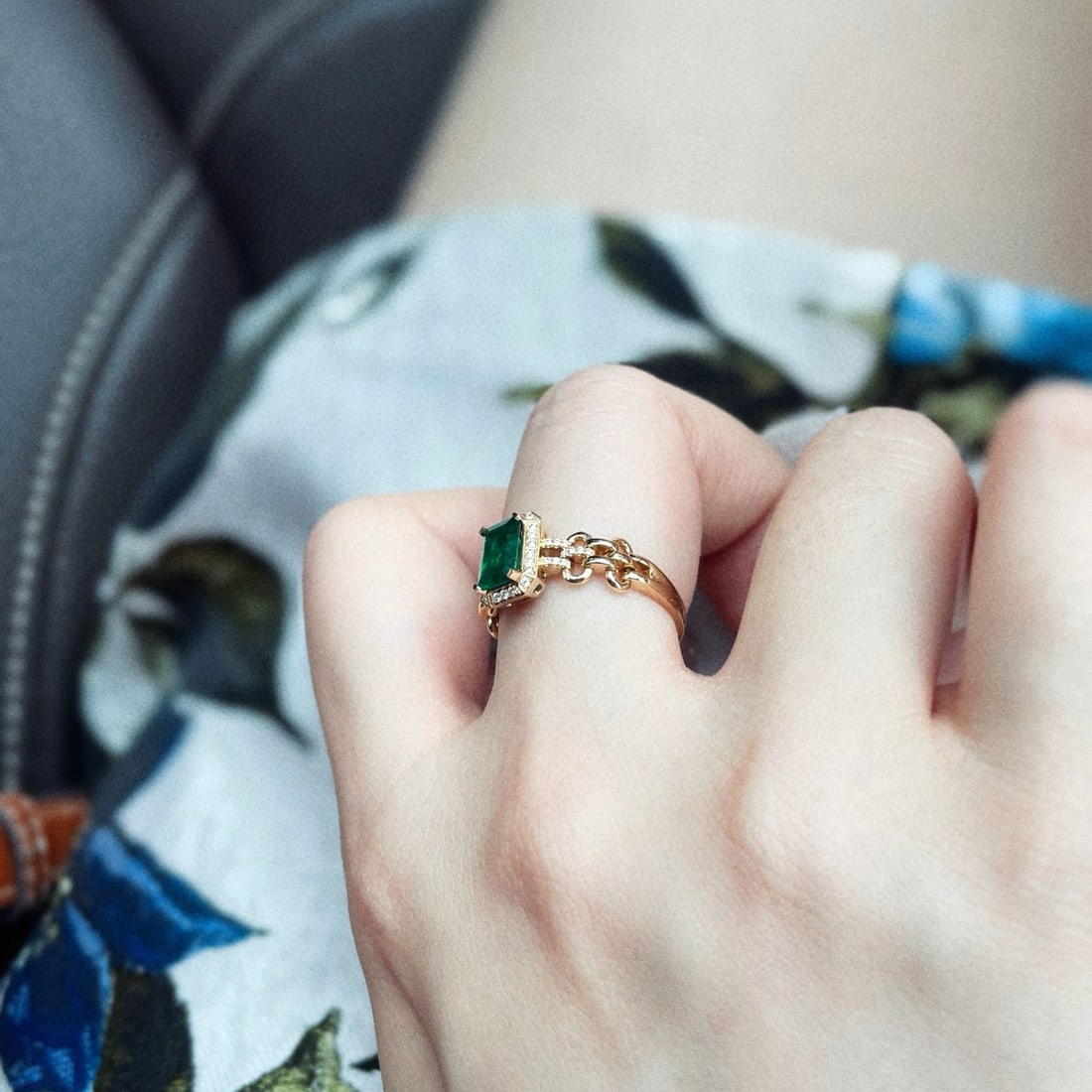 14k Gold 1 Ct Vivid Green Natural Emerald & Diamond Ring - 4