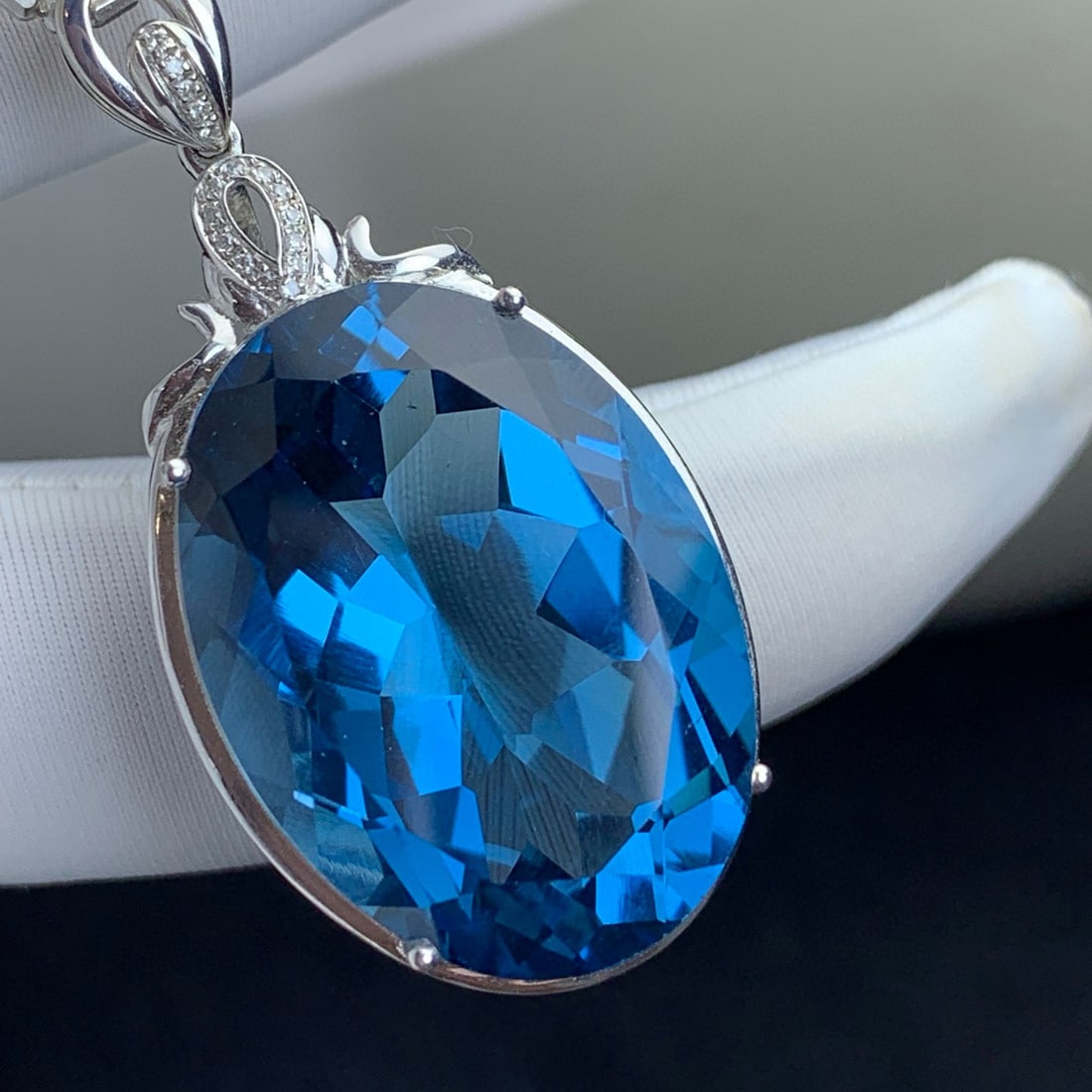 14k Gold 36.1 Ct Natural Topaz & Diamond Pendant( Without Chain ) - 2