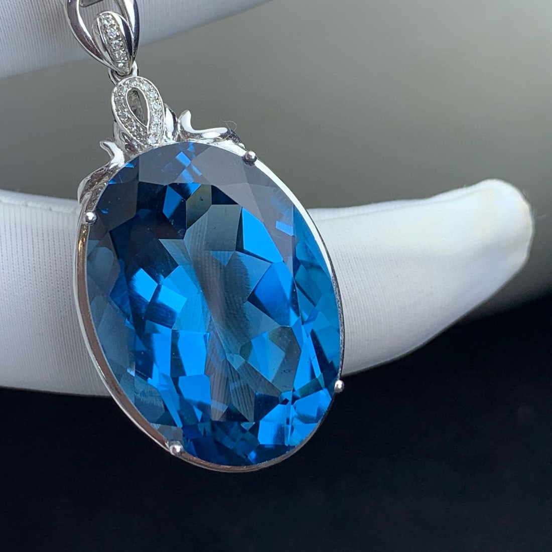 14k Gold 36.1 Ct Natural Topaz & Diamond Pendant( Without Chain ) - 5