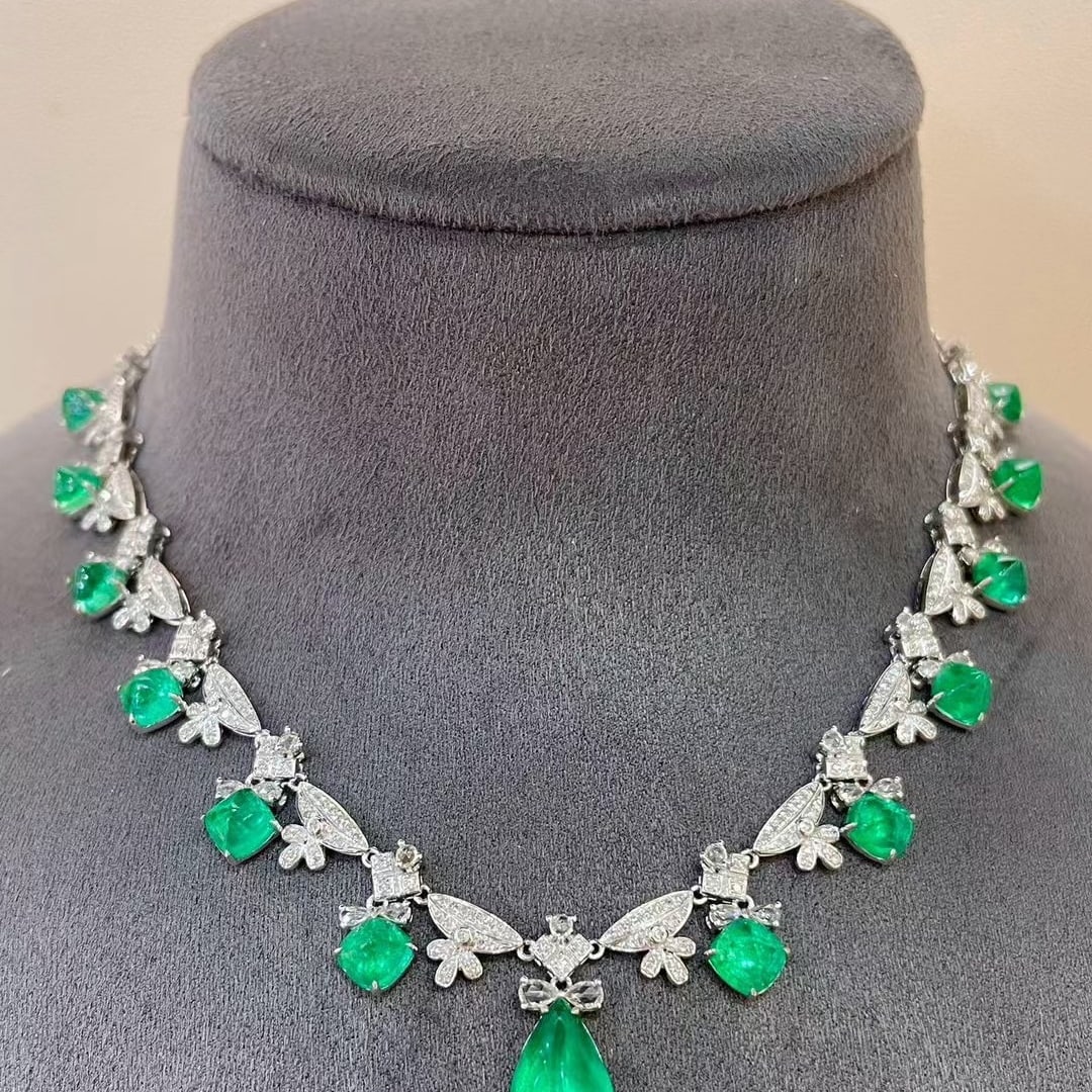 14k Gold 10.5 Ct Vivid Green Natural Emerald & Diamond & Sapphire Necklace: Ref:231057026 // gold content:14k gold // main gemstone:emerald // shape: pear & sugar-loaf // carat weight:10. 5ct // color:vivid green // treatment:natural // // adjacent gemstone 2 : diamond // sha