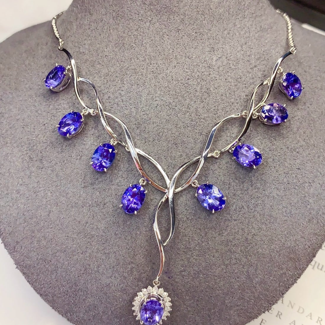 14k Gold 8.68 Ct Natural Tanzanite & Diamond Necklace - 3