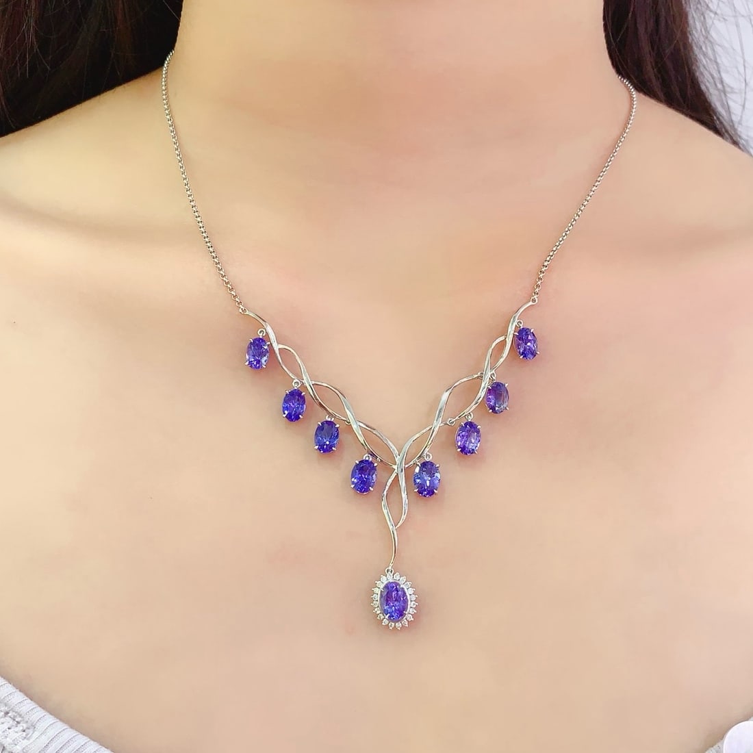 14k Gold 8.68 Ct Natural Tanzanite & Diamond Necklace - 4