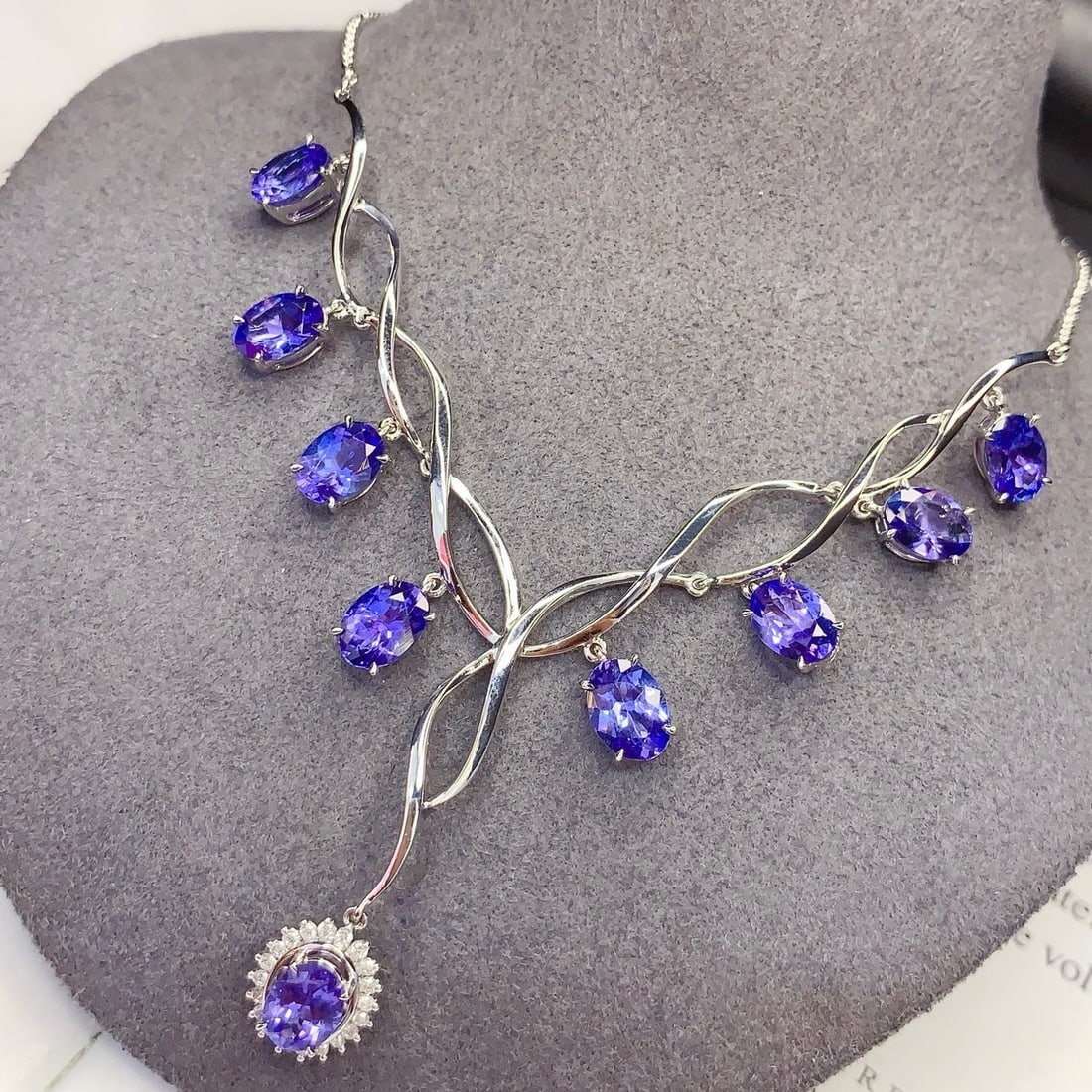 14k Gold 8.68 Ct Natural Tanzanite & Diamond Necklace - 5
