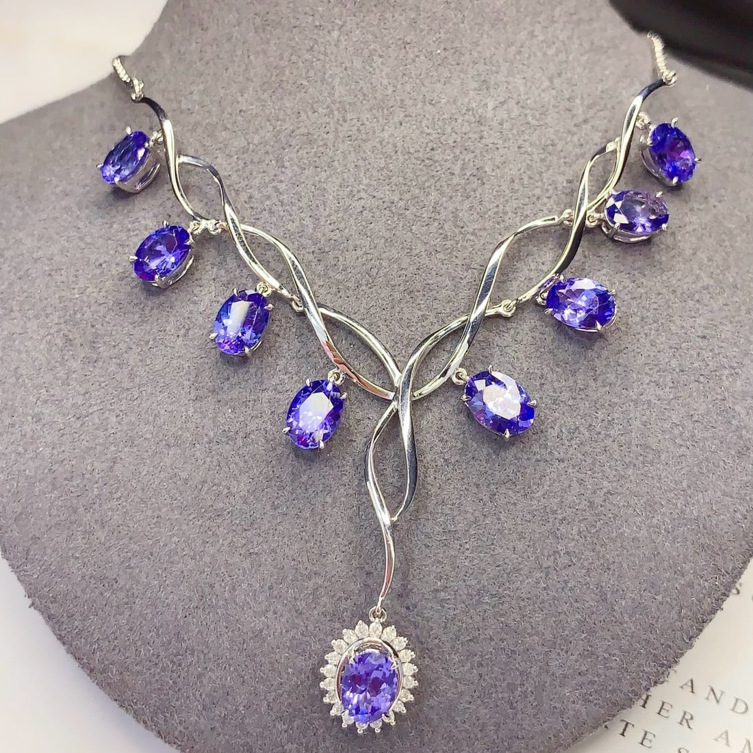 14k Gold 8.68 Ct Natural Tanzanite & Diamond Necklace - 6