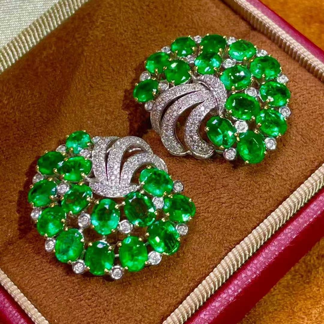 14k Gold 8.5 Ct Natural Emerald & Diamond Earrings - 3