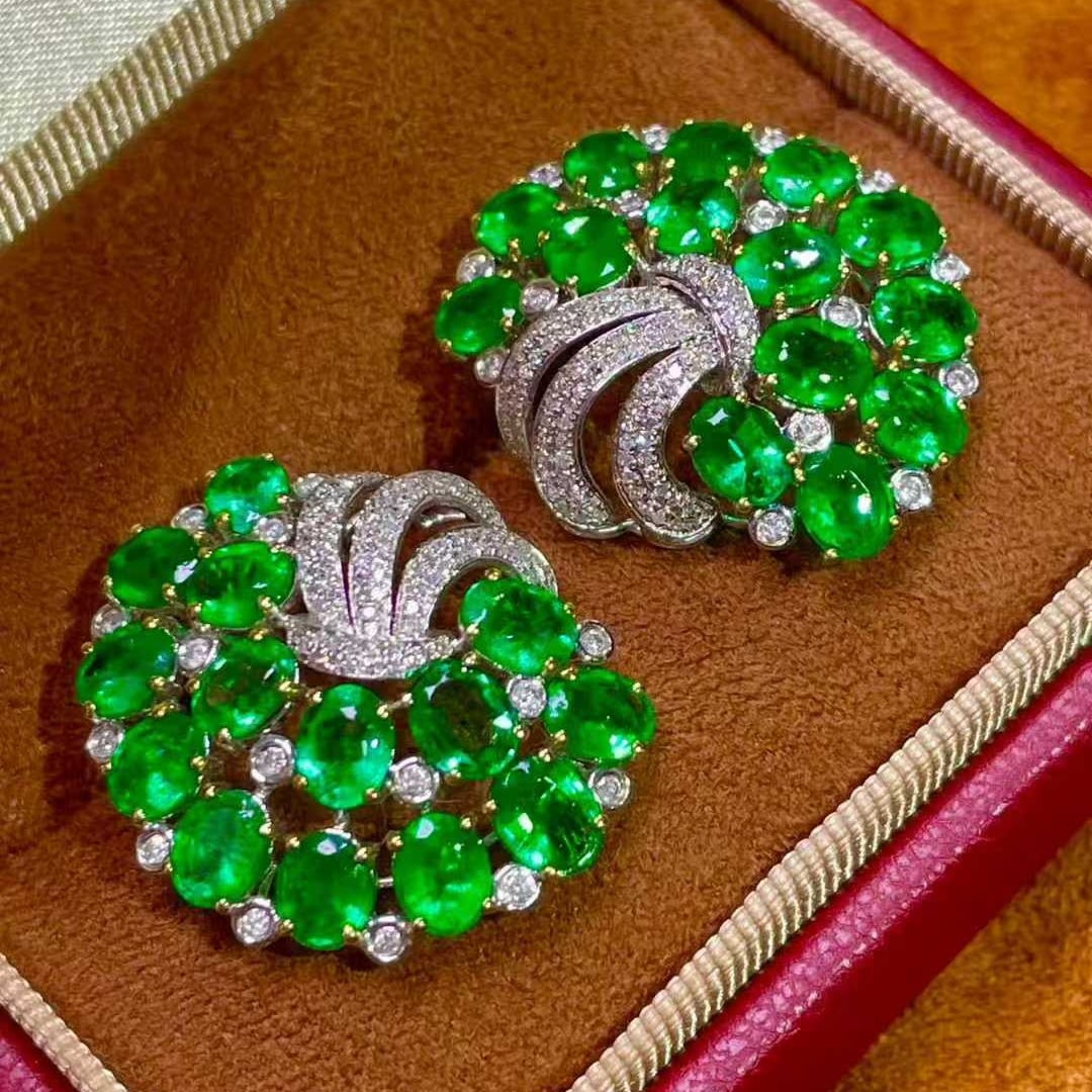 14k Gold 8.5 Ct Natural Emerald & Diamond Earrings - 4