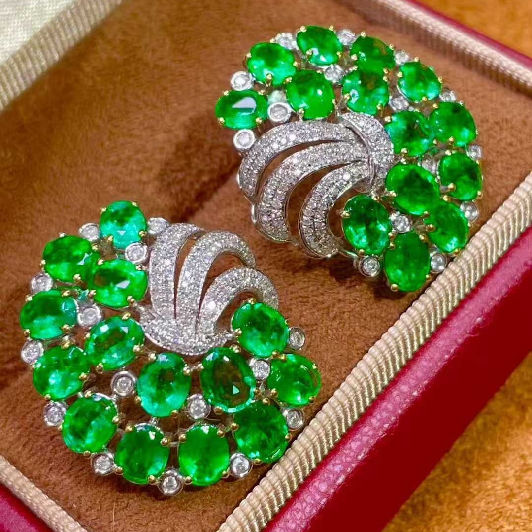 14k Gold 8.5 Ct Natural Emerald & Diamond Earrings - 5