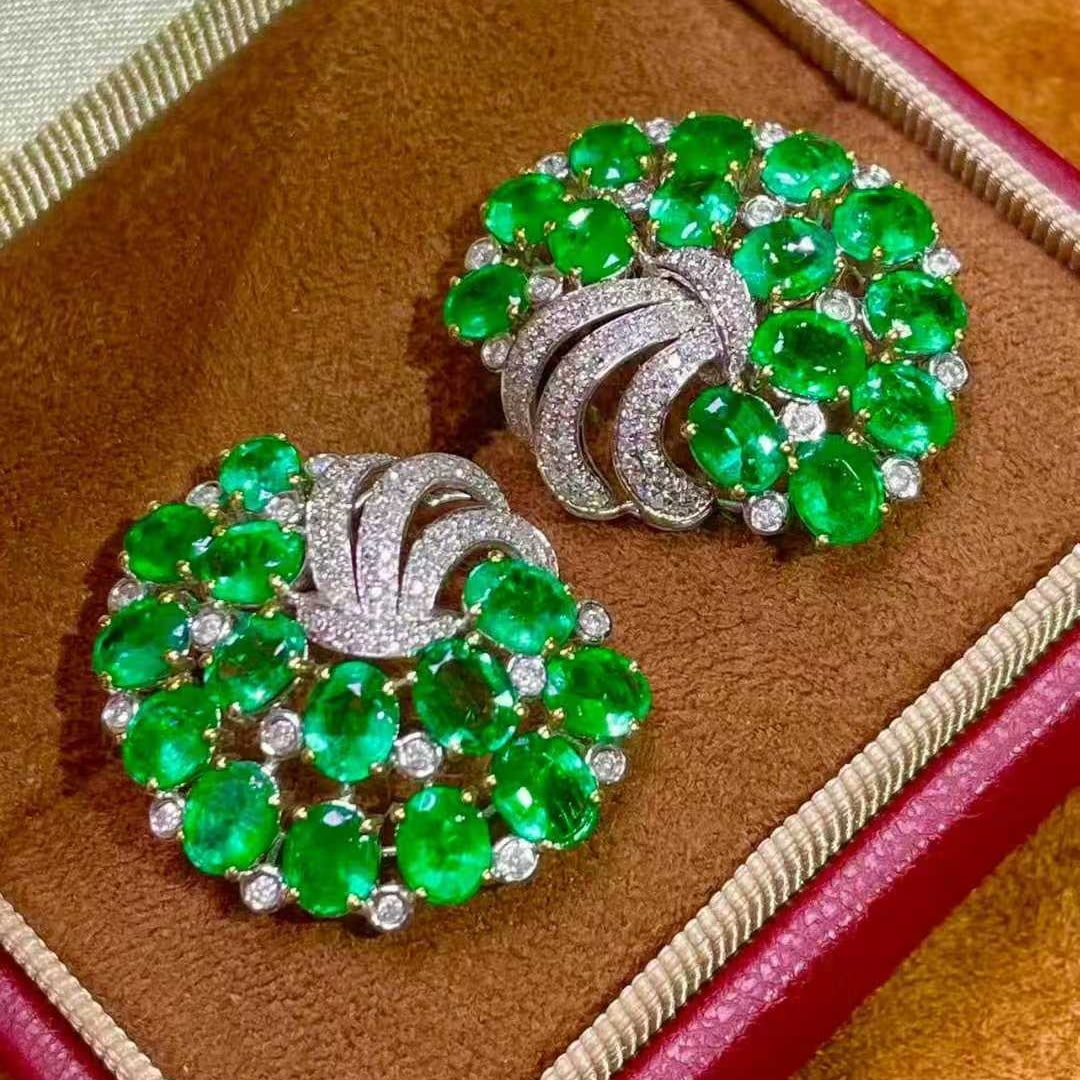 14k Gold 8.5 Ct Natural Emerald & Diamond Earrings - 6