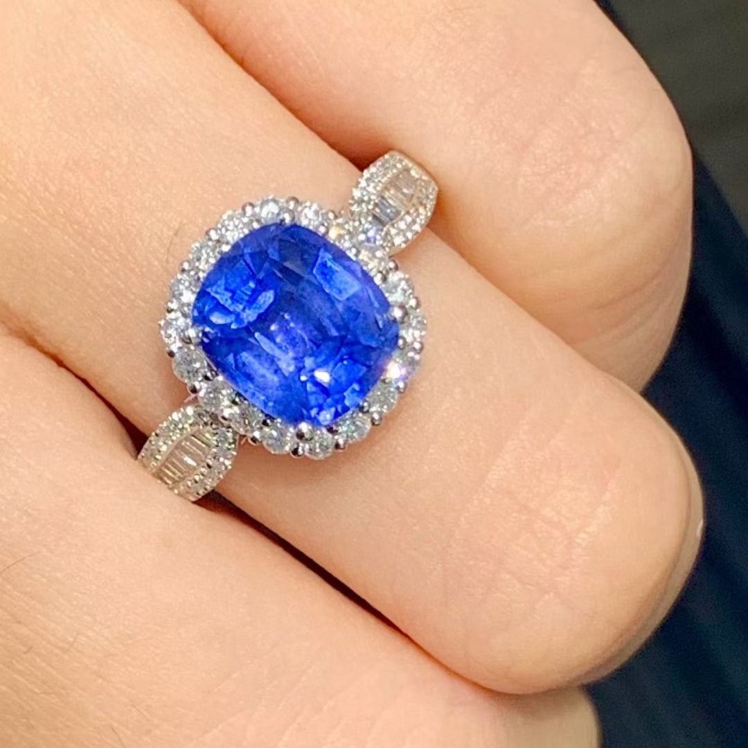 14k Gold 3 Ct Natural Sapphire & Diamond Ring - 4