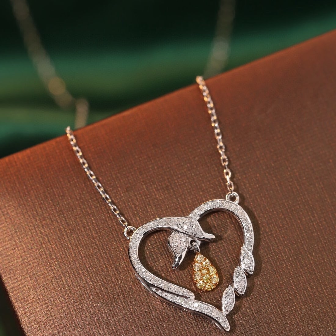 14k Gold 0.25 Ct Natural Yellow Diamond & Diamond Necklace - 3
