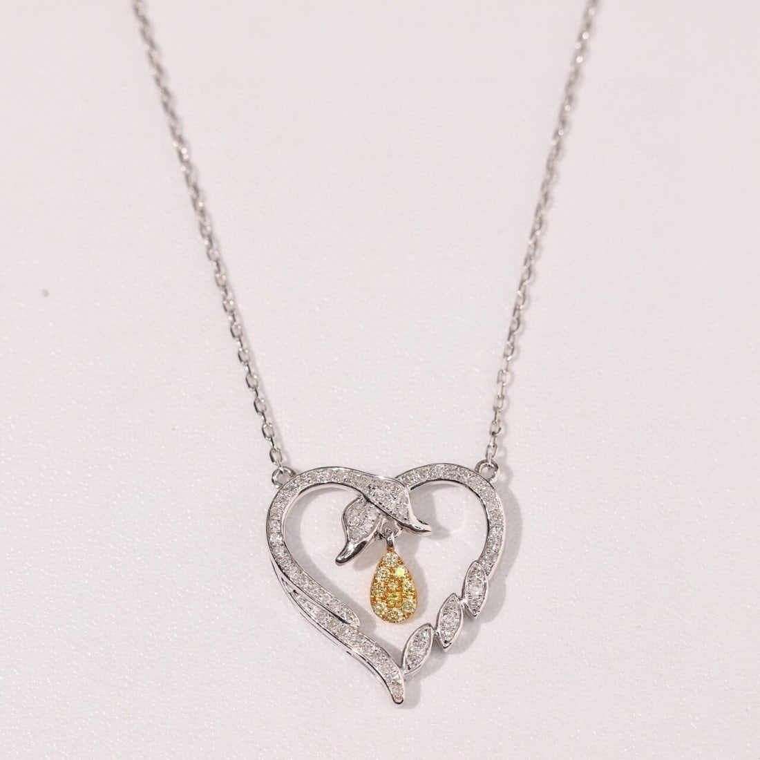 14k Gold 0.25 Ct Natural Yellow Diamond & Diamond Necklace - 7