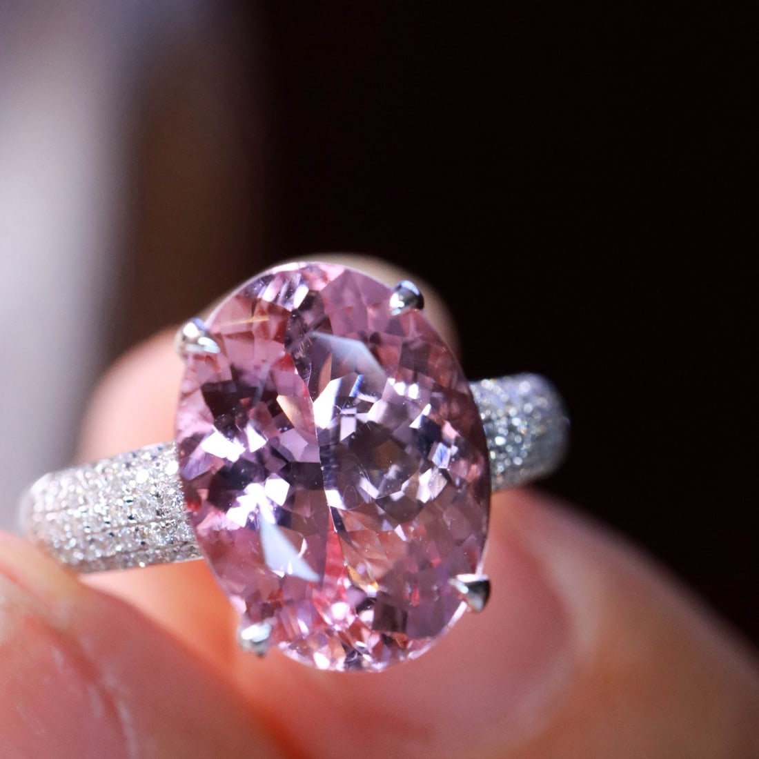 14k Gold 4.14 Ctw Natural Morganite & Diamond Ring: Ref:231057093 // gold content:14k gold // ring size:7. 25us // // main gemstone:morganite // shape:oval // carat weight:3. 93ct // color:pink // treatment:natural // // adjacent gemstone 2 : diamond