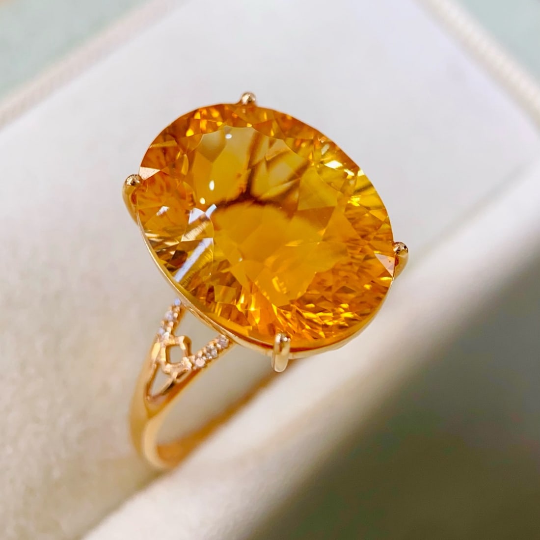 14k Gold 9.58 Ctw Natural Citrine & Diamond Ring: Ref:231057097 // gold content:14k gold // ring size:7. 25us // // main gemstone:citrine // shape:oval // carat weight:9. 55ct // color:yellow // treatment:natural // // adjacent gemstone 2 : diamond