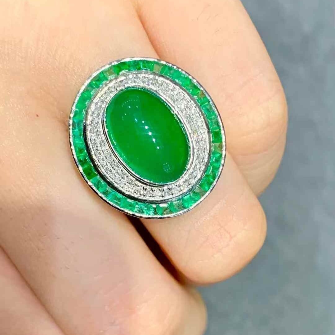14k Gold 5.5 Ct Natural Emerald & Diamond & Emerald Ring - 4