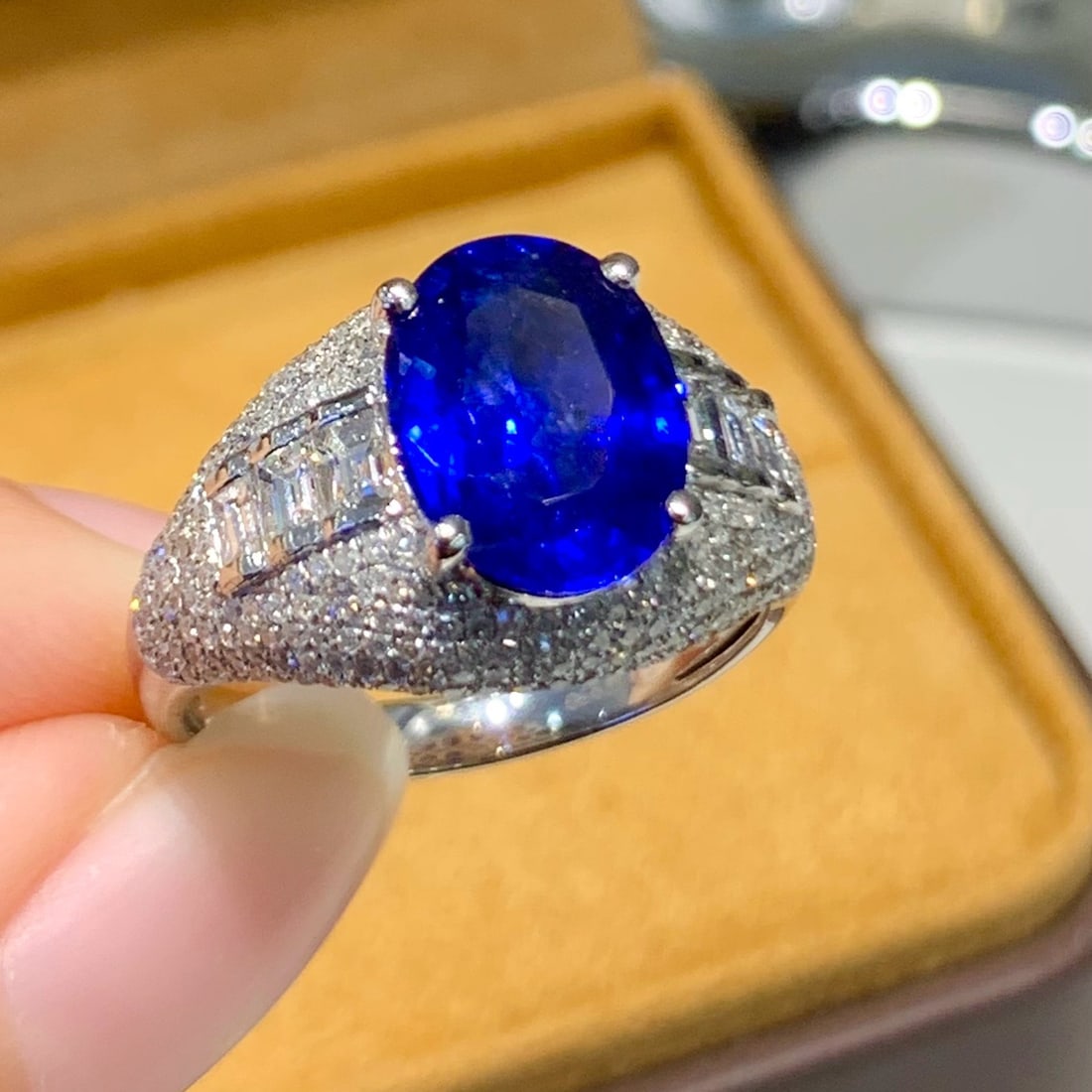 14k Gold 3.3 Ct Natural Sapphire & Diamond Ring - 4