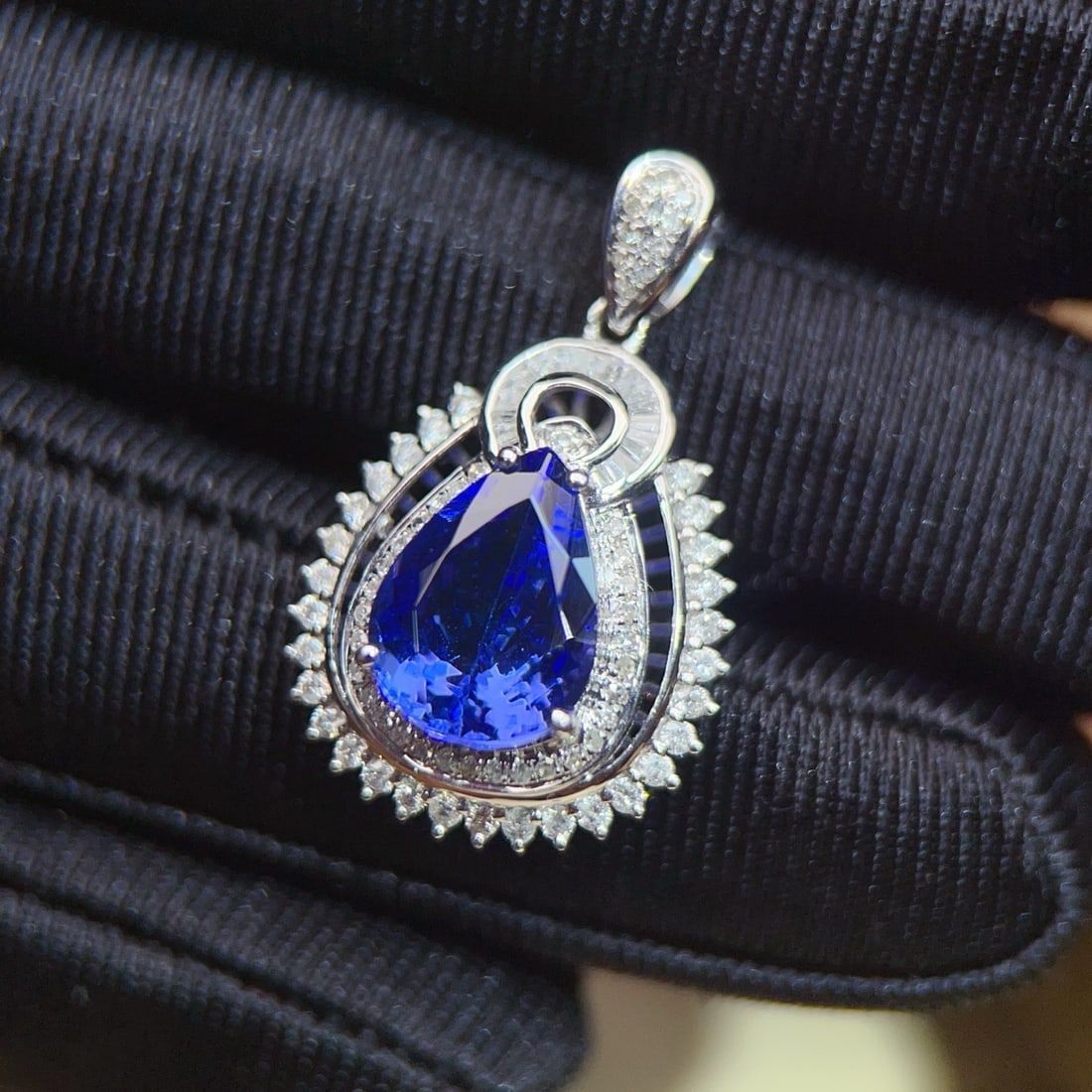 14k Gold 3.90 Ctw Natural Tanzanite & Diamond Pendant( Without Chain ) - 4