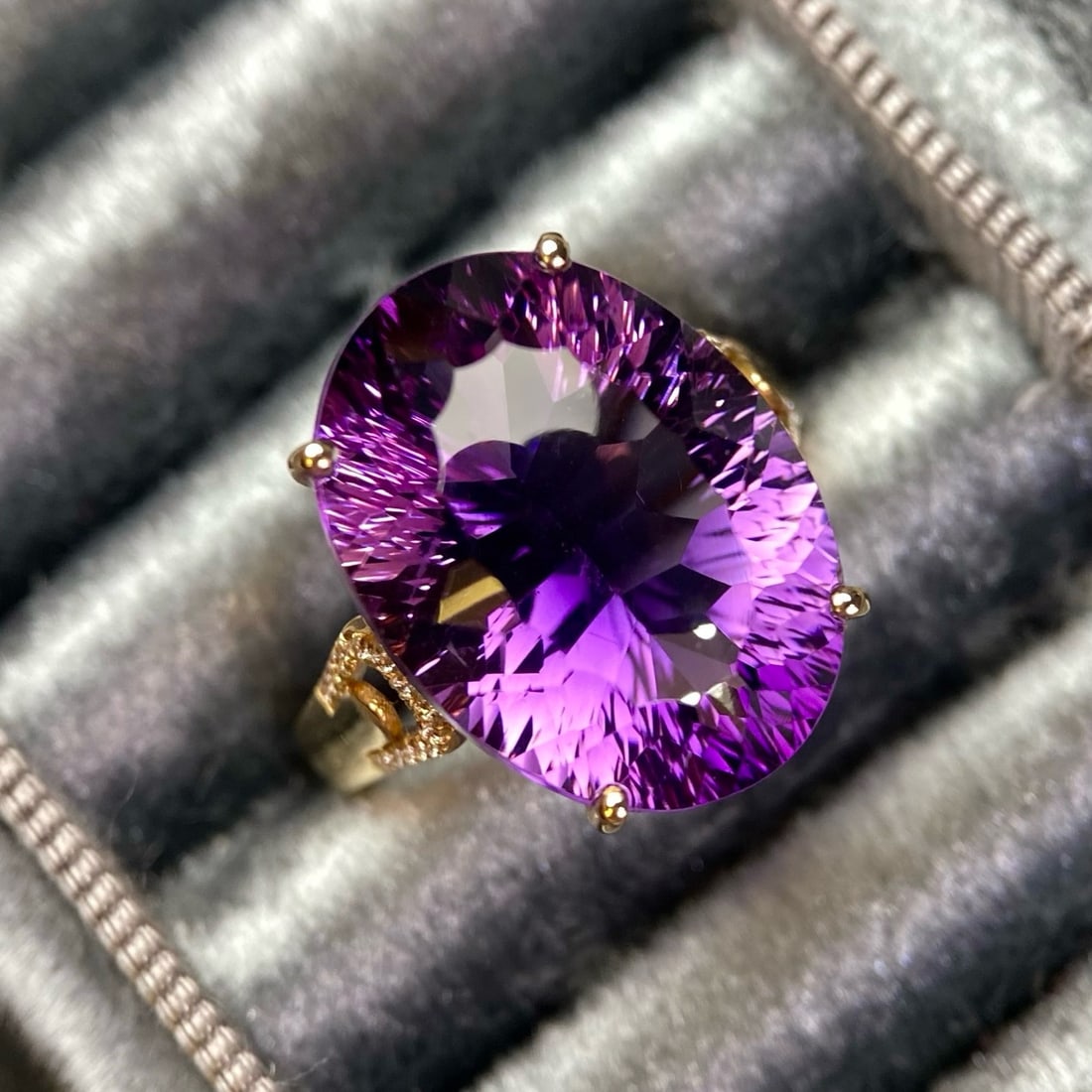 14k Gold 13.7 Ct Natural Amethyst & Diamond Ring - 3