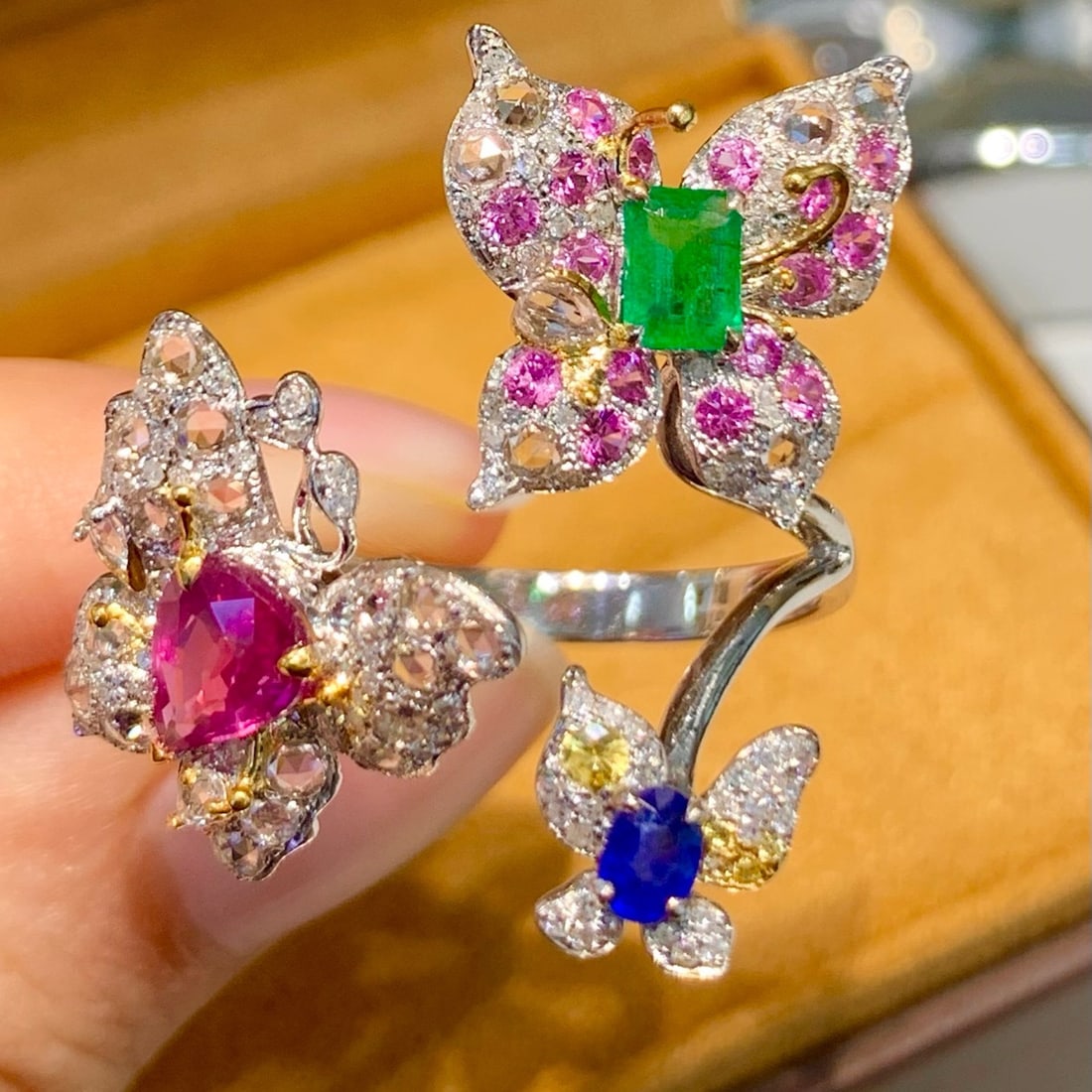 14k Gold 1.8 Ct Natural Ruby & Emerald & Sapphire Ring - 3