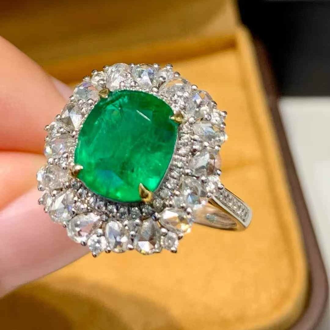 14k Gold 2.2 Ct Natural Emerald & Diamond Ring - 2