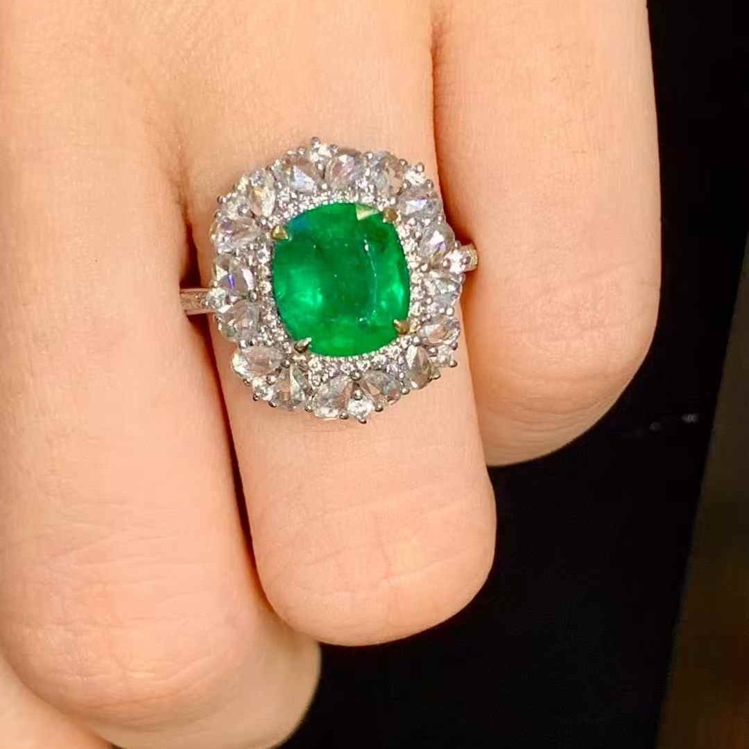 14k Gold 2.2 Ct Natural Emerald & Diamond Ring - 5
