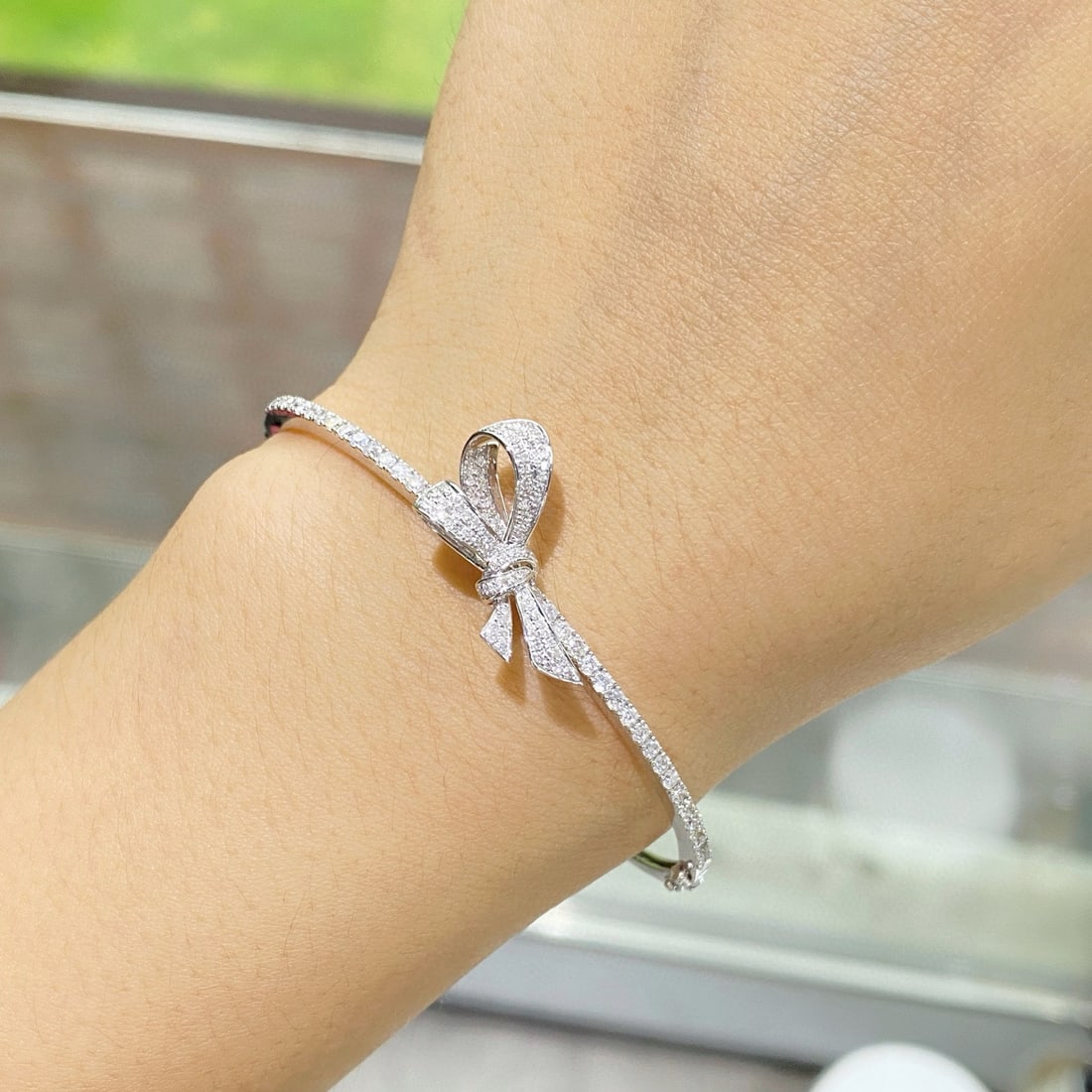 14k Gold 1.6 Ct Natural H Diamond Bangle - 2