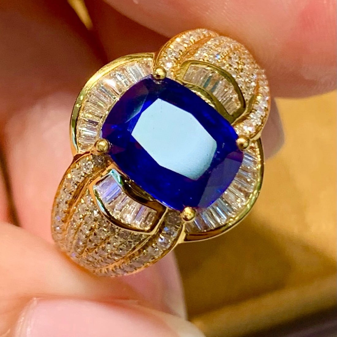 14k Gold 2.7 Ct Natural Sapphire & Diamond Ring - 6