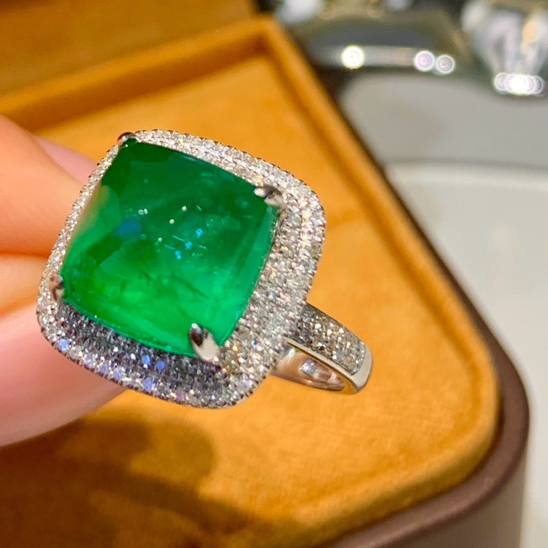 14k Gold 6 Ct Natural Emerald & Diamond Ring - 2