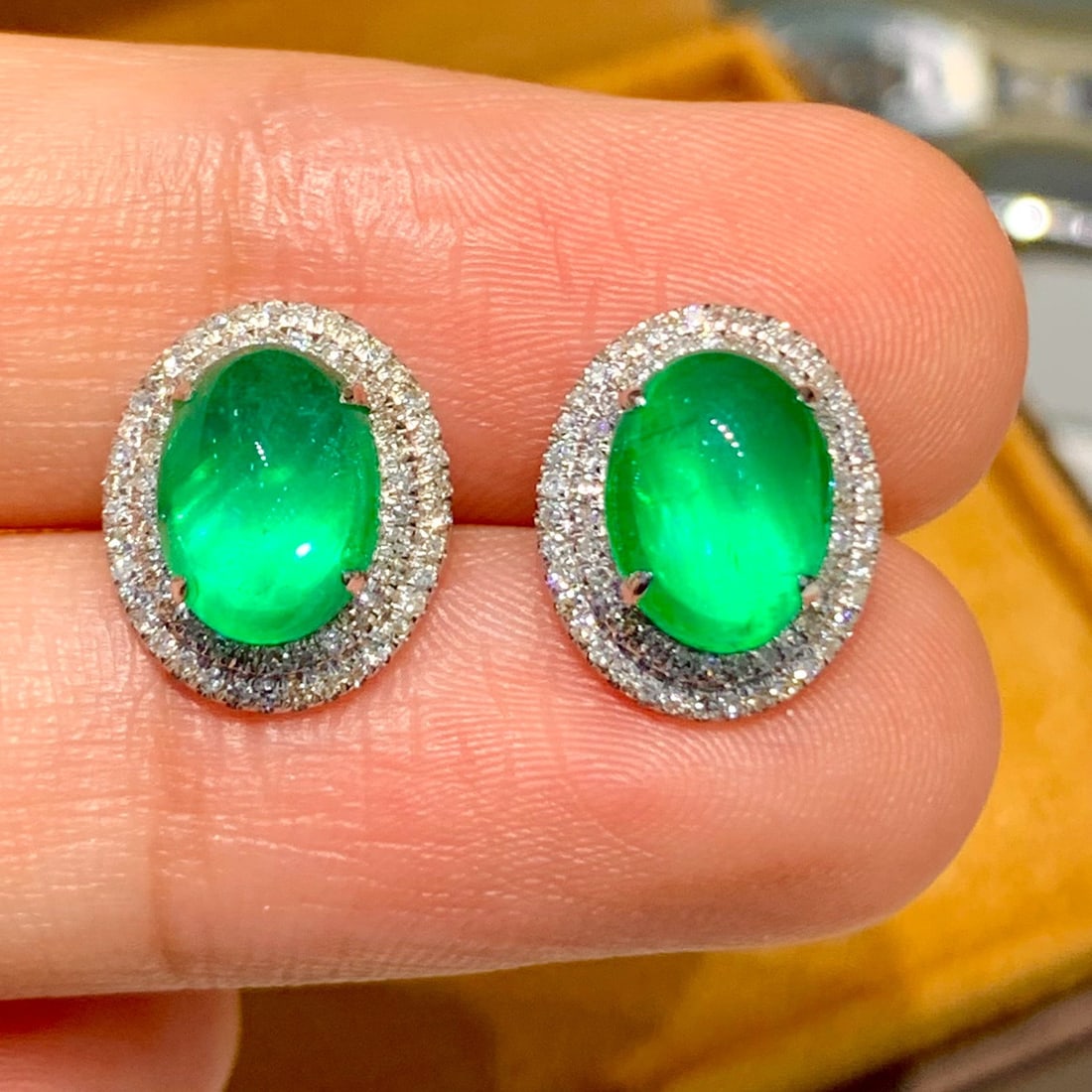 14k Gold 3.2 Ct Natural Emerald & Diamond Earrings - 4