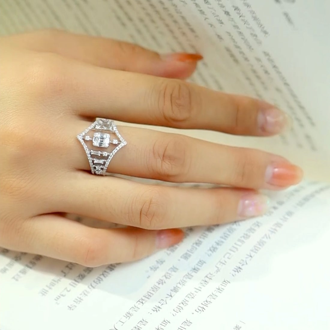 14k Gold 0.6 Ct Natural H Diamond Ring - 6