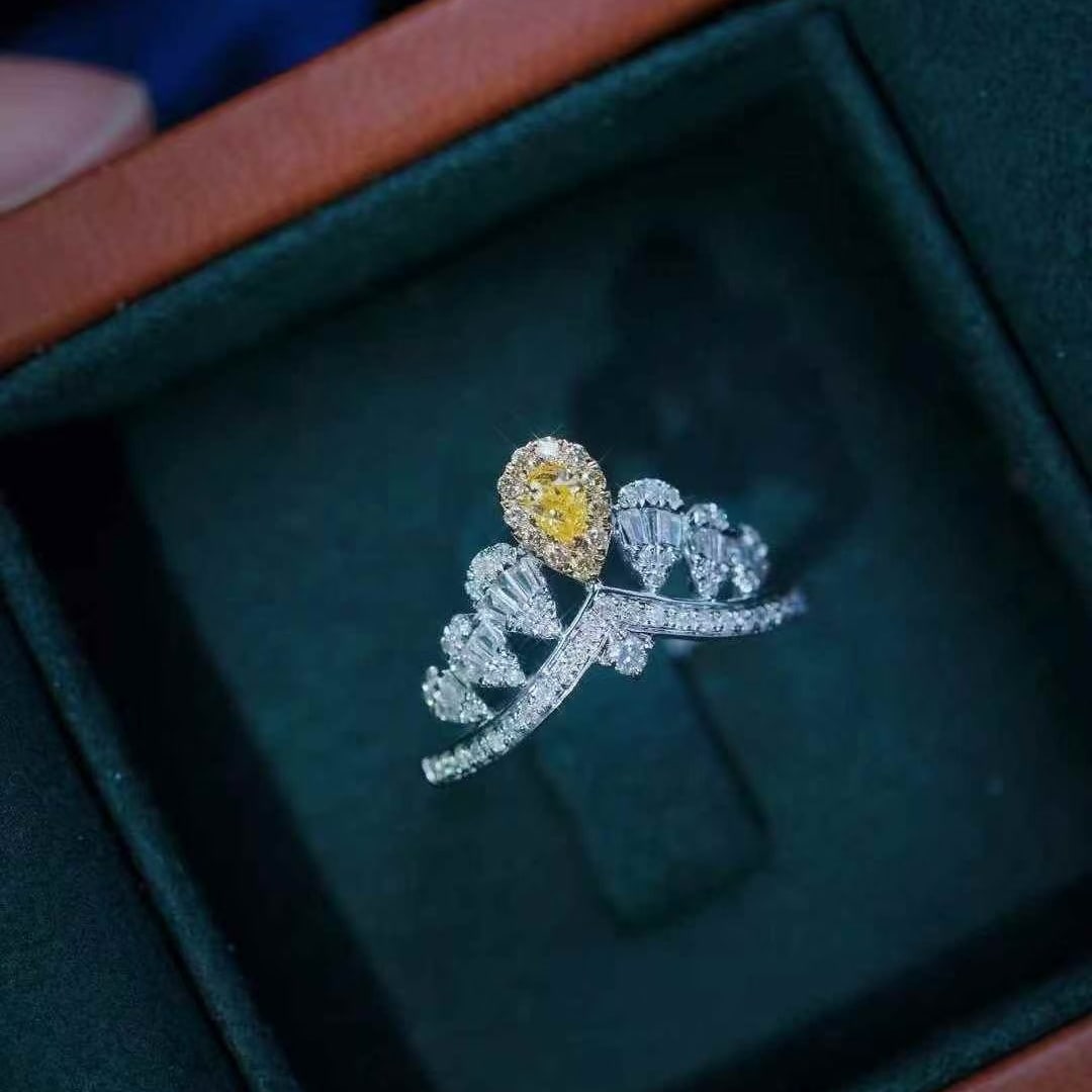 14k Gold 0.55 Ct Natural Yellow Diamond & Diamond Ring - 4
