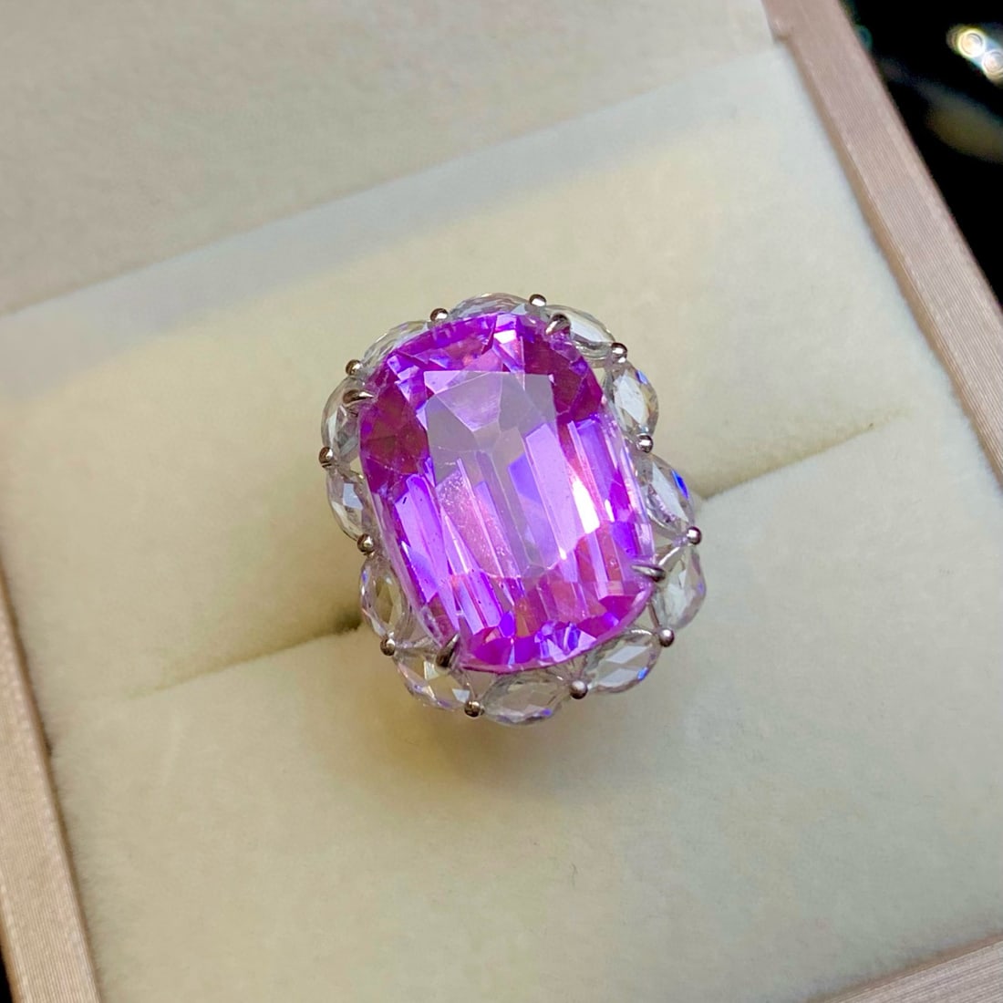 14k Gold 19.8 Ct Natural Kunzite & Sapphire Ring - 2