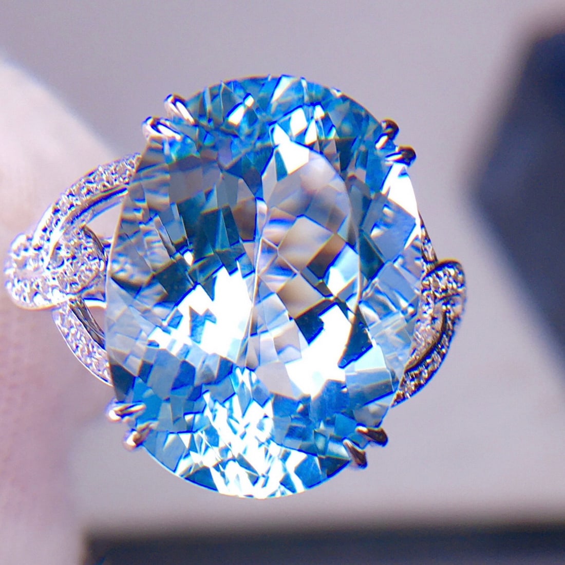 14k Gold 8.35 Ct Natural Aquamarine & Diamond Ring - 3