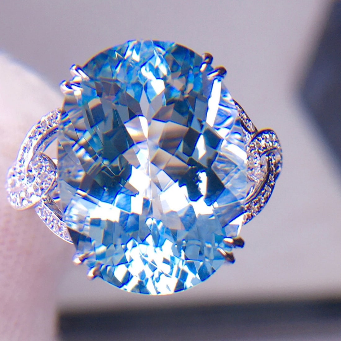 14k Gold 8.35 Ct Natural Aquamarine & Diamond Ring - 5