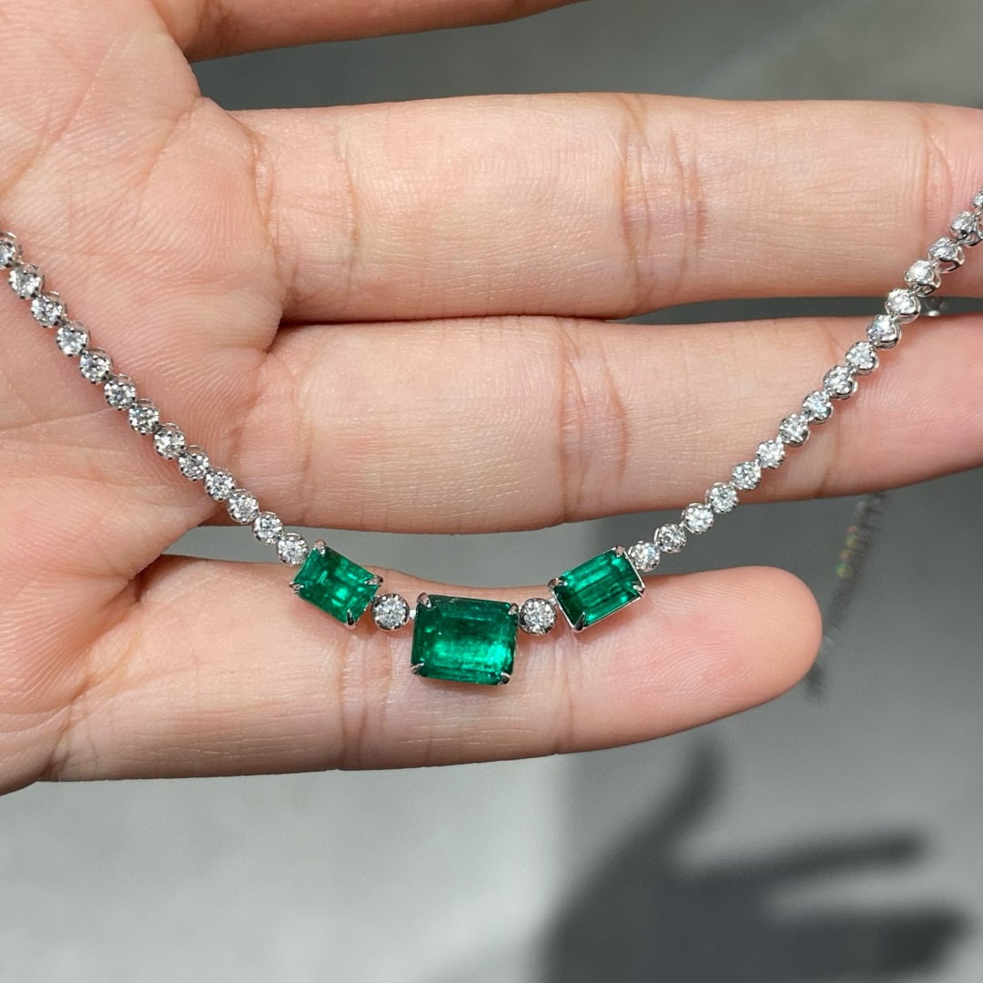 14k Gold 5.60 Ctw Natural Emerald & Diamond Necklace - 3