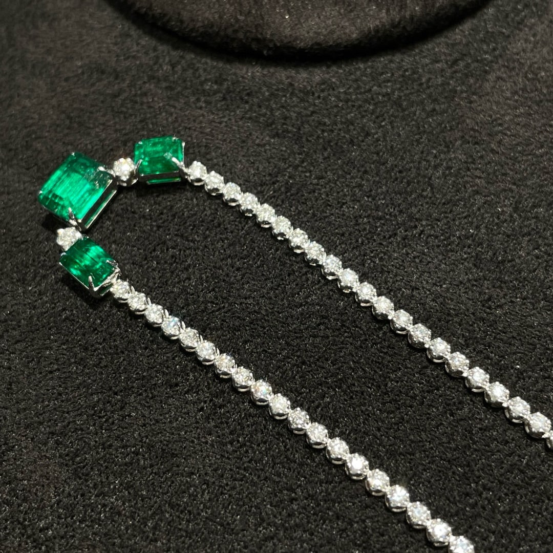 14k Gold 5.60 Ctw Natural Emerald & Diamond Necklace - 4