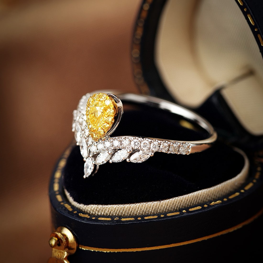 14k Gold 0.64 Ctw Natural Yellow Diamond & Diamond Ring - 3