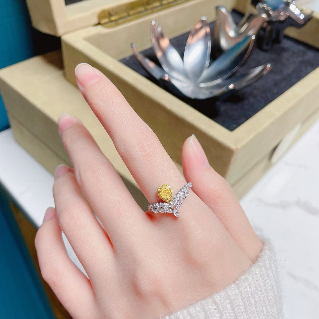 14k Gold 0.64 Ctw Natural Yellow Diamond & Diamond Ring - 4