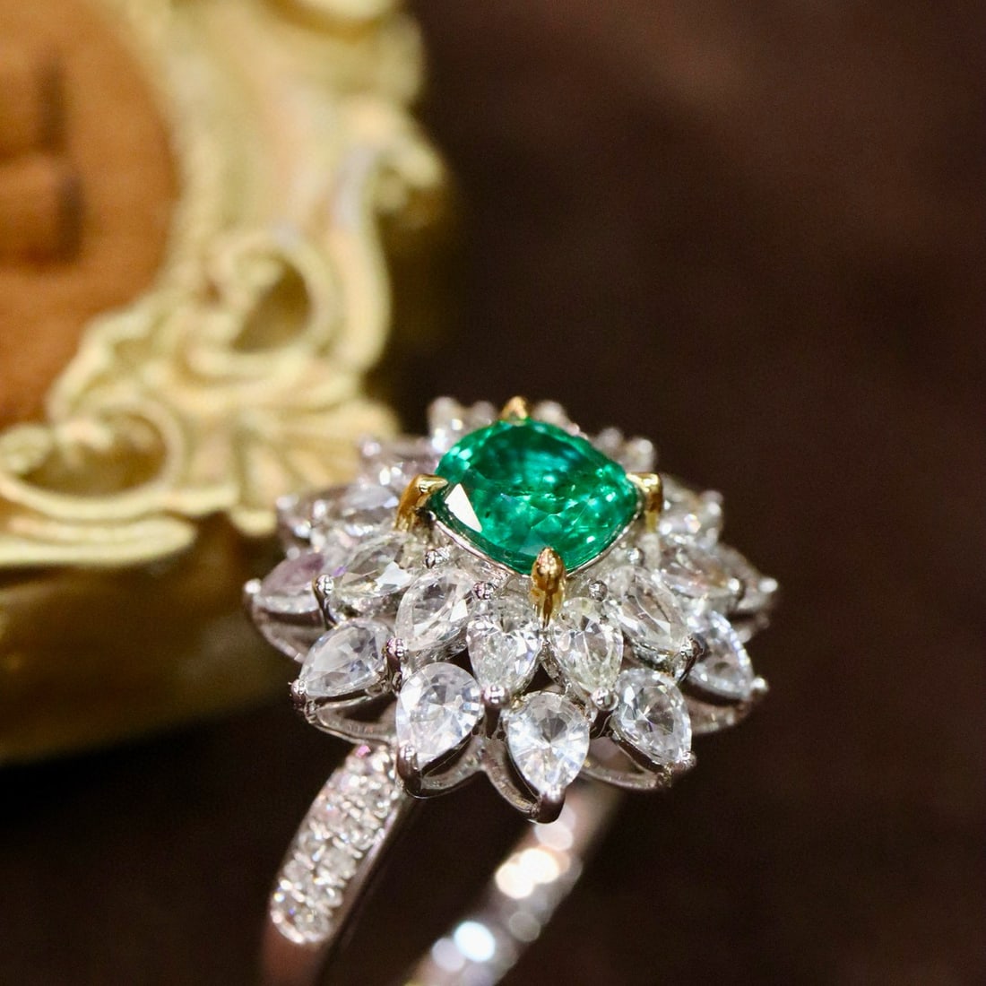 14k Gold 0.77 Ctw Natural Emerald & Diamond Ring - 2