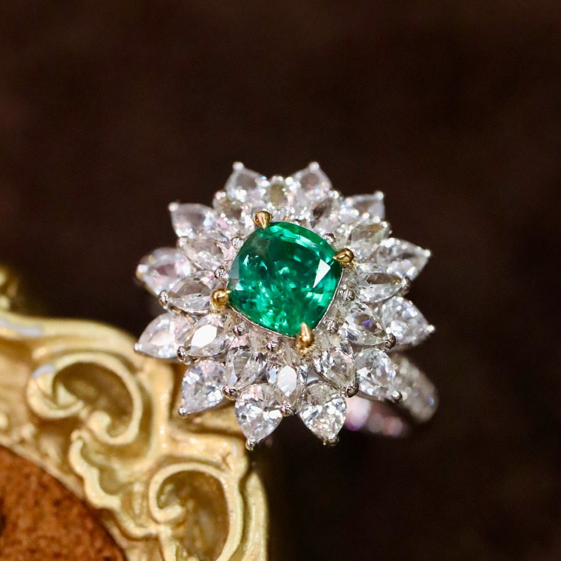 14k Gold 0.77 Ctw Natural Emerald & Diamond Ring - 3