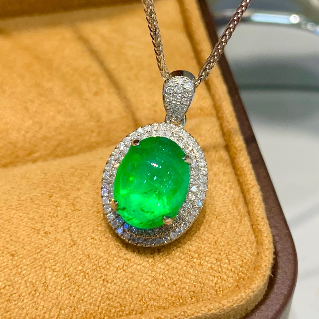 14k Gold 2.8 Ct Vivid Green Natural Emerald & Diamond Pendant( Without Chain ) - 3