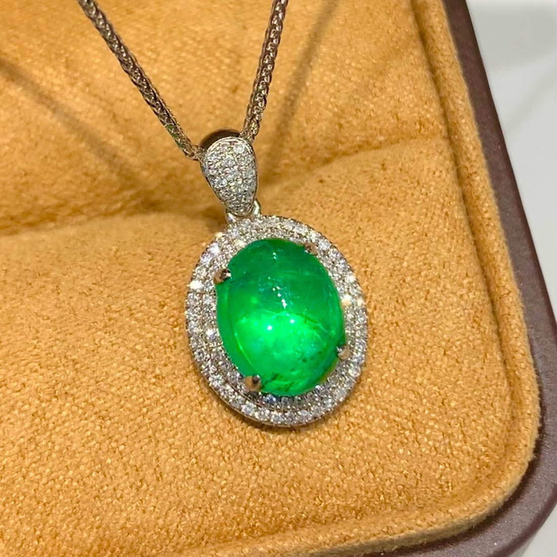 14k Gold 2.8 Ct Vivid Green Natural Emerald & Diamond Pendant( Without Chain ) - 4