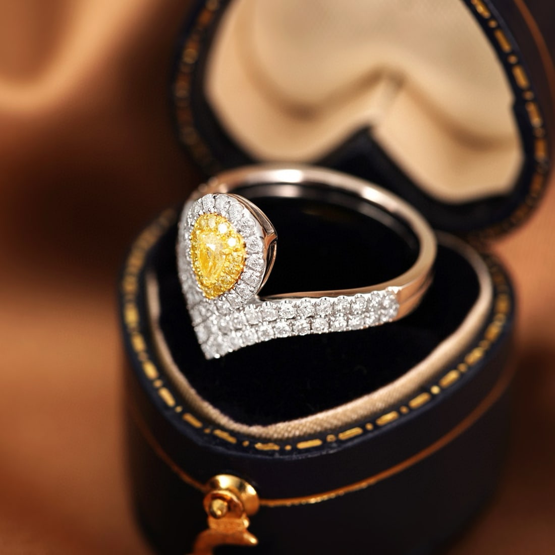 14k Gold 0.70 Ctw Natural Yellow Diamond & Diamond Ring - 2