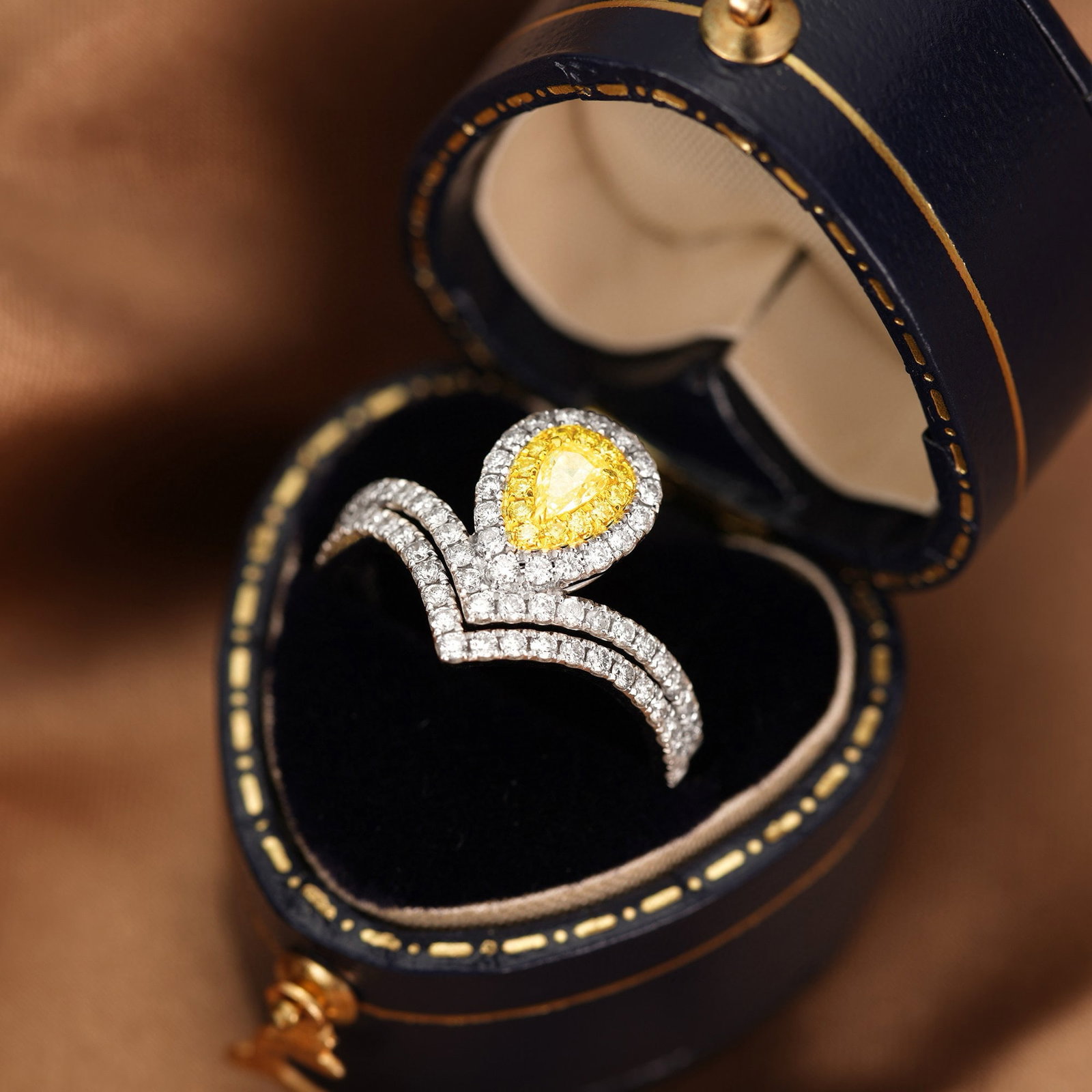 14k Gold 0.70 Ctw Natural Yellow Diamond & Diamond Ring - 3