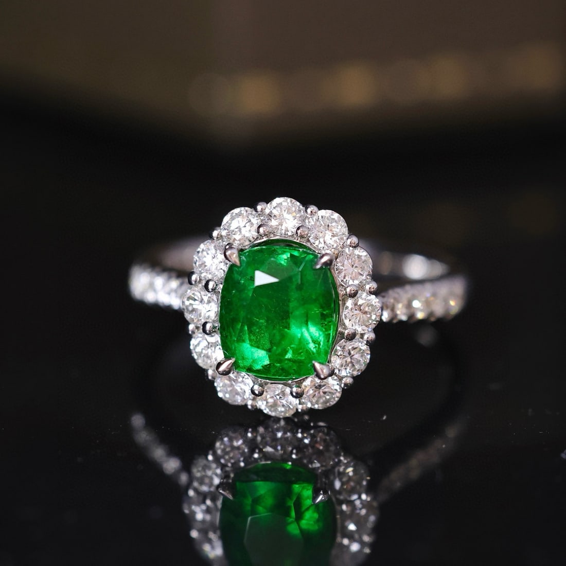 14k Gold 2.89 Ctw Vivid Green Natural Emerald & Diamond Ring: Ref:231058060 // gold content:14k gold // ring size:7. 25us // // main gemstone:emerald // shape:cushion // carat weight:1. 93ct // color:vivid green // treatment:natural // // adjacent gemstone 2 : d