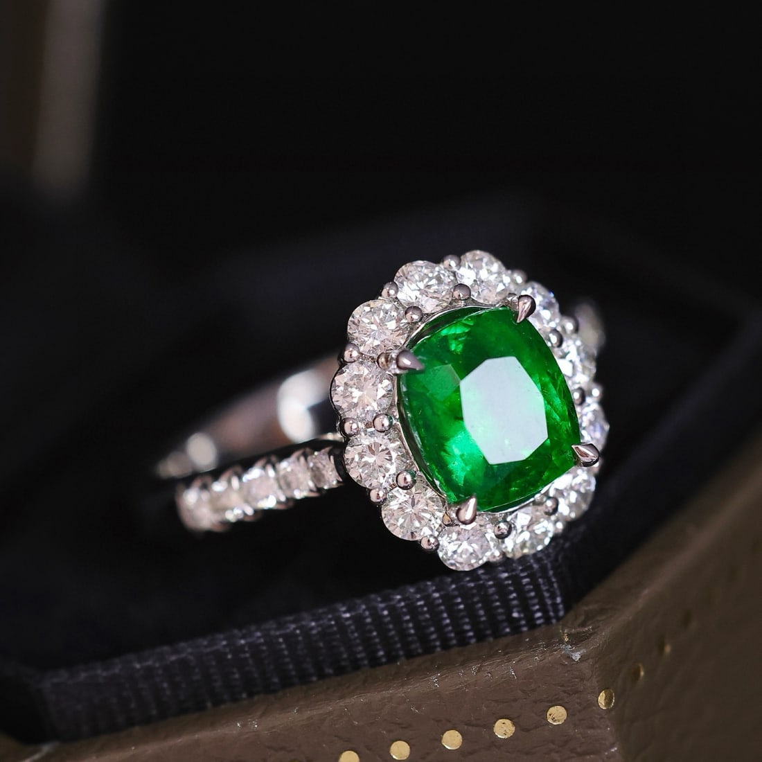 14k Gold 2.89 Ctw Vivid Green Natural Emerald & Diamond Ring - 2
