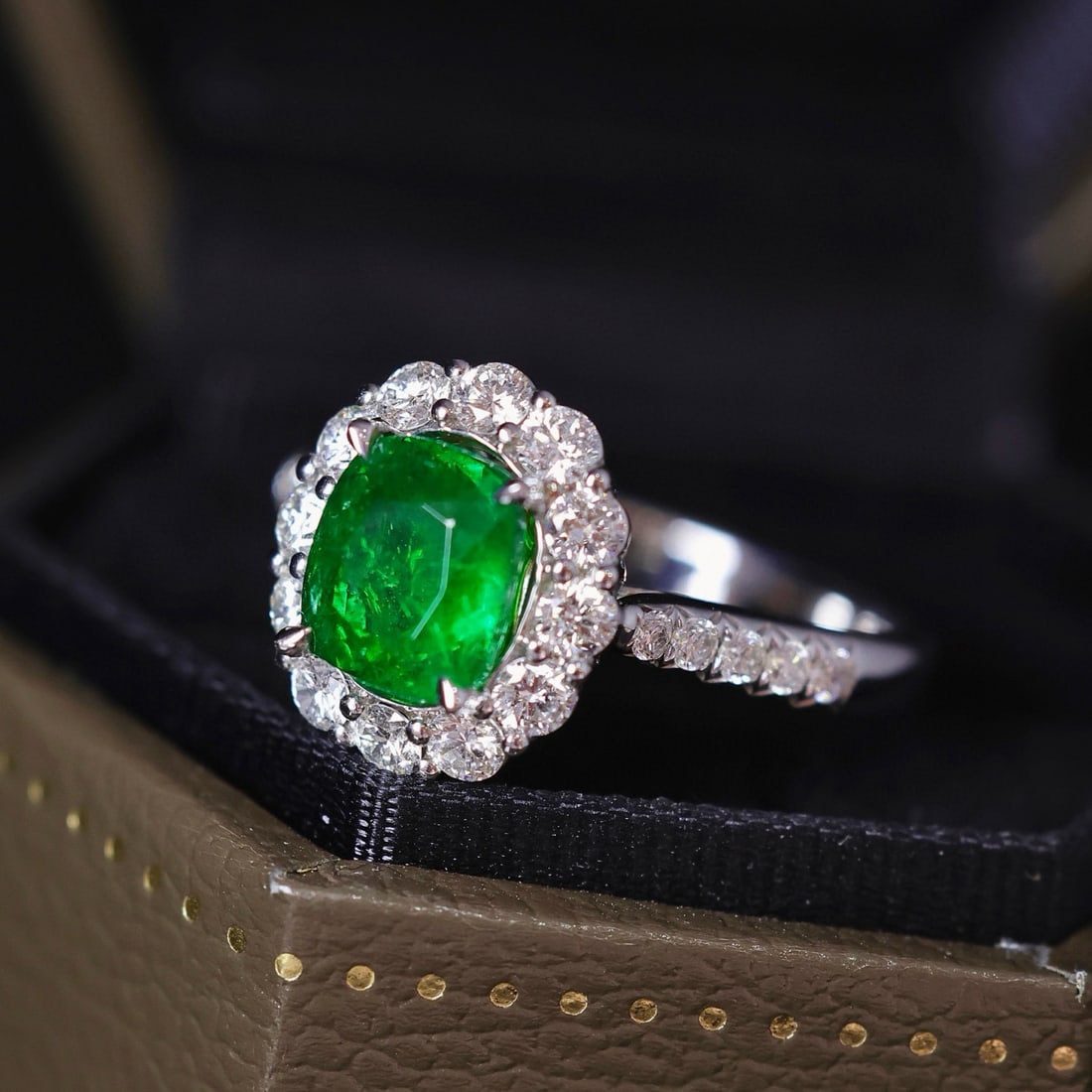 14k Gold 2.89 Ctw Vivid Green Natural Emerald & Diamond Ring - 3