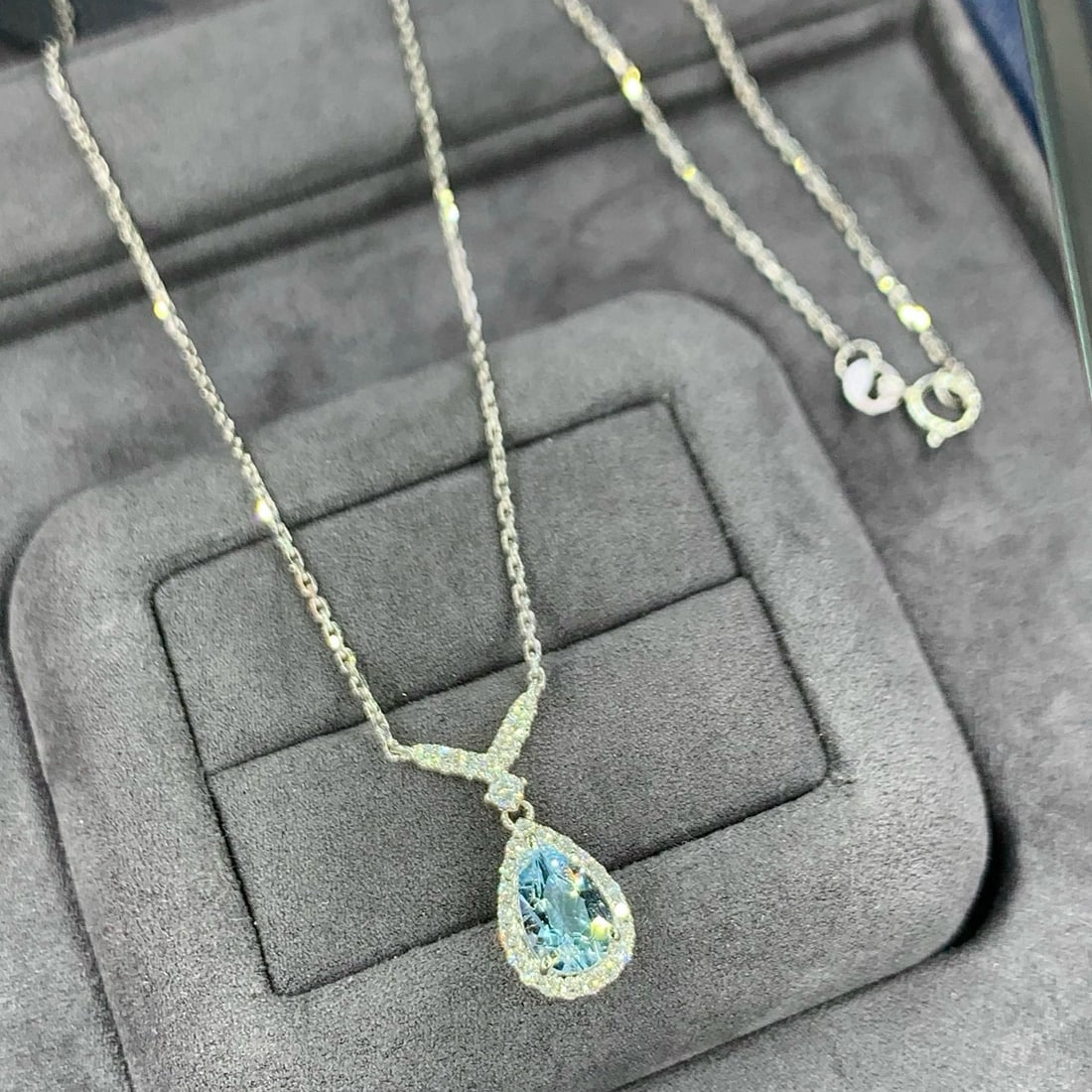 14k Gold 1.02 Ctw Natural Aquamarine & Diamond Necklace - 2