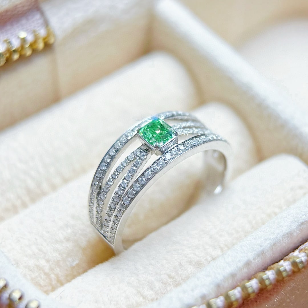14k Gold 0.64 Ctw Natural Green Diamond & Diamond Ring - 2